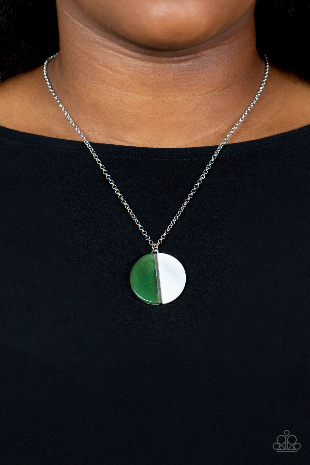 Paparazzi ♥ Elegantly Eclipsed - Green ♥  Necklace