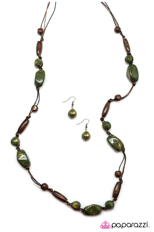 Paparazzi ♥ Take A Hike - Green ♥ Necklace