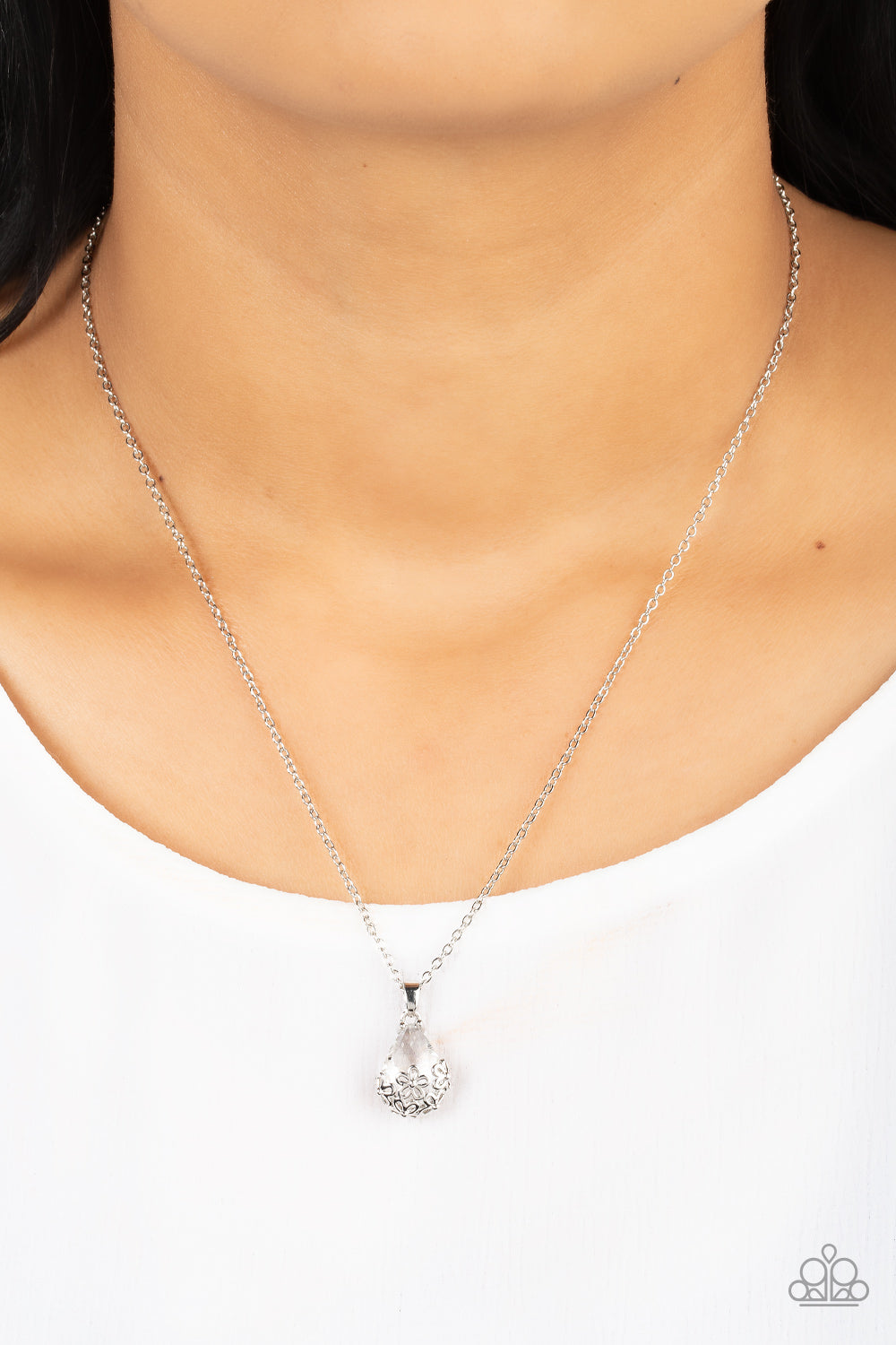 Paparazzi ♥ Flower Patch Fabulous - White ♥  Necklace