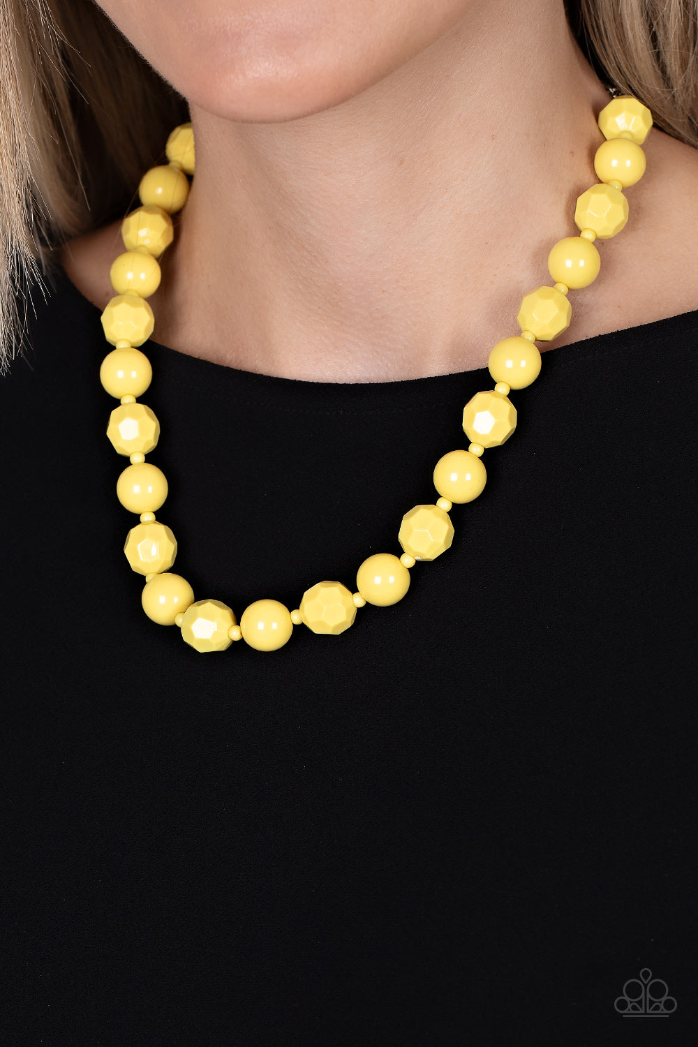 Paparazzi ♥ Popping Promenade - Yellow ♥  Necklace
