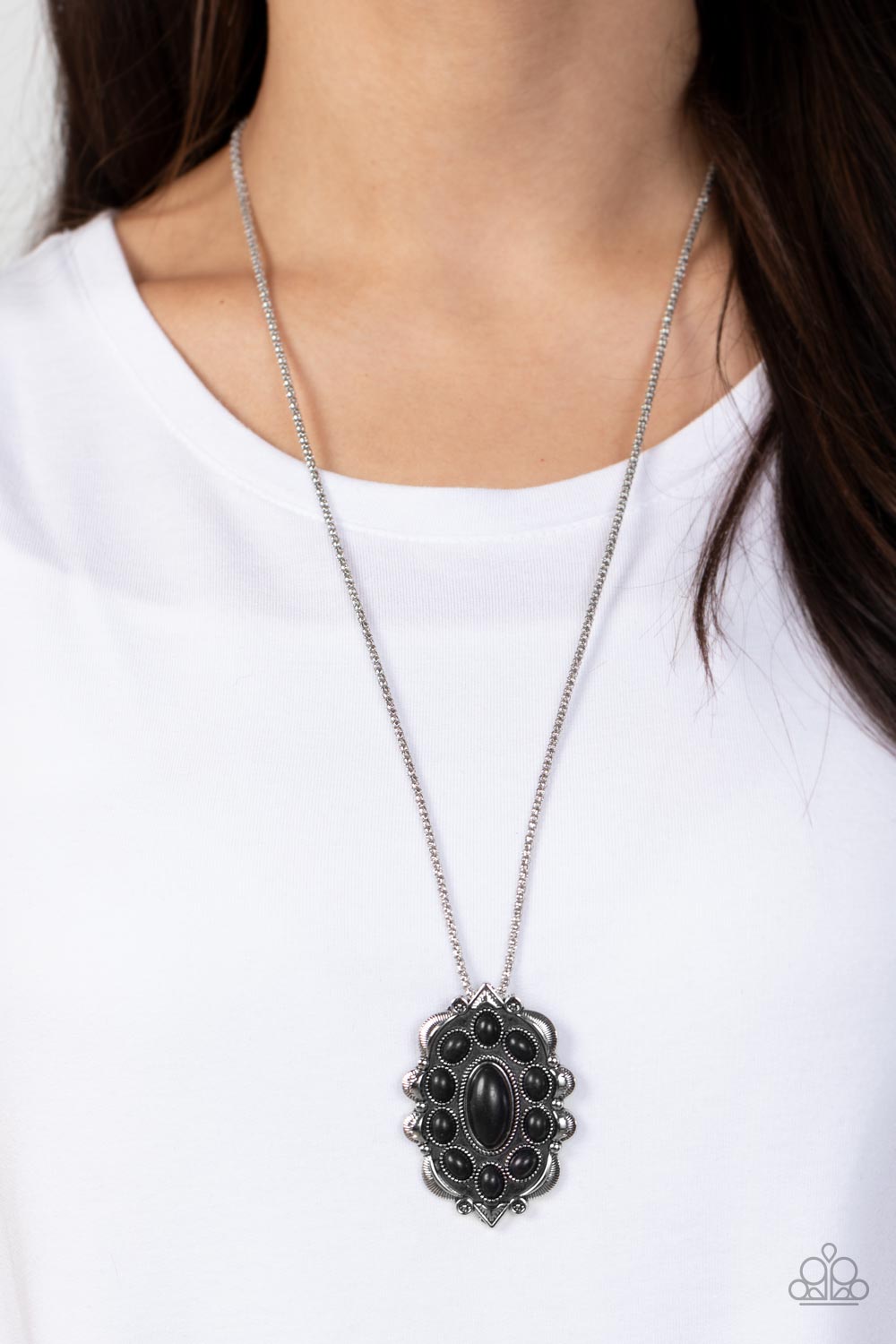 Paparazzi ♥ Mojave Medallion - Black ♥  Necklace