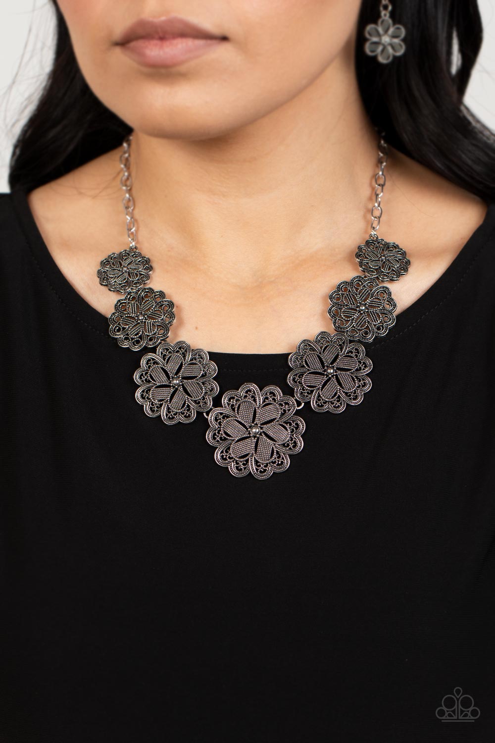 Paparazzi ♥ Basketful of Blossoms - Silver ♥  Necklace