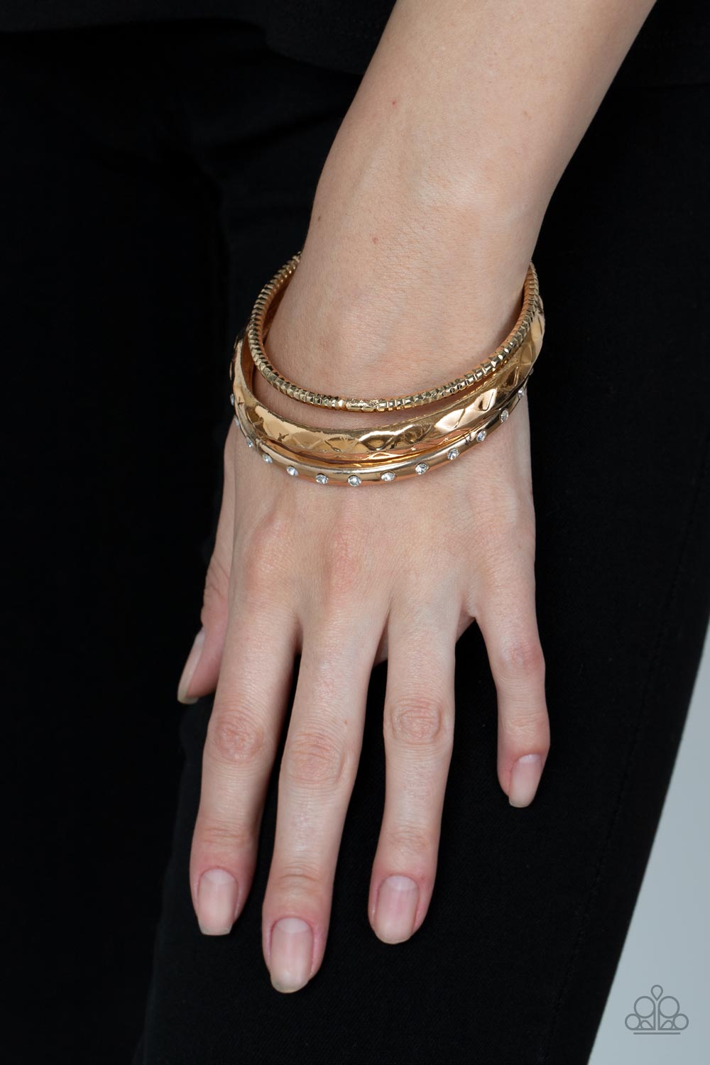 Paparazzi ♥ Confidently Curvaceous - Gold ♥  Bracelet