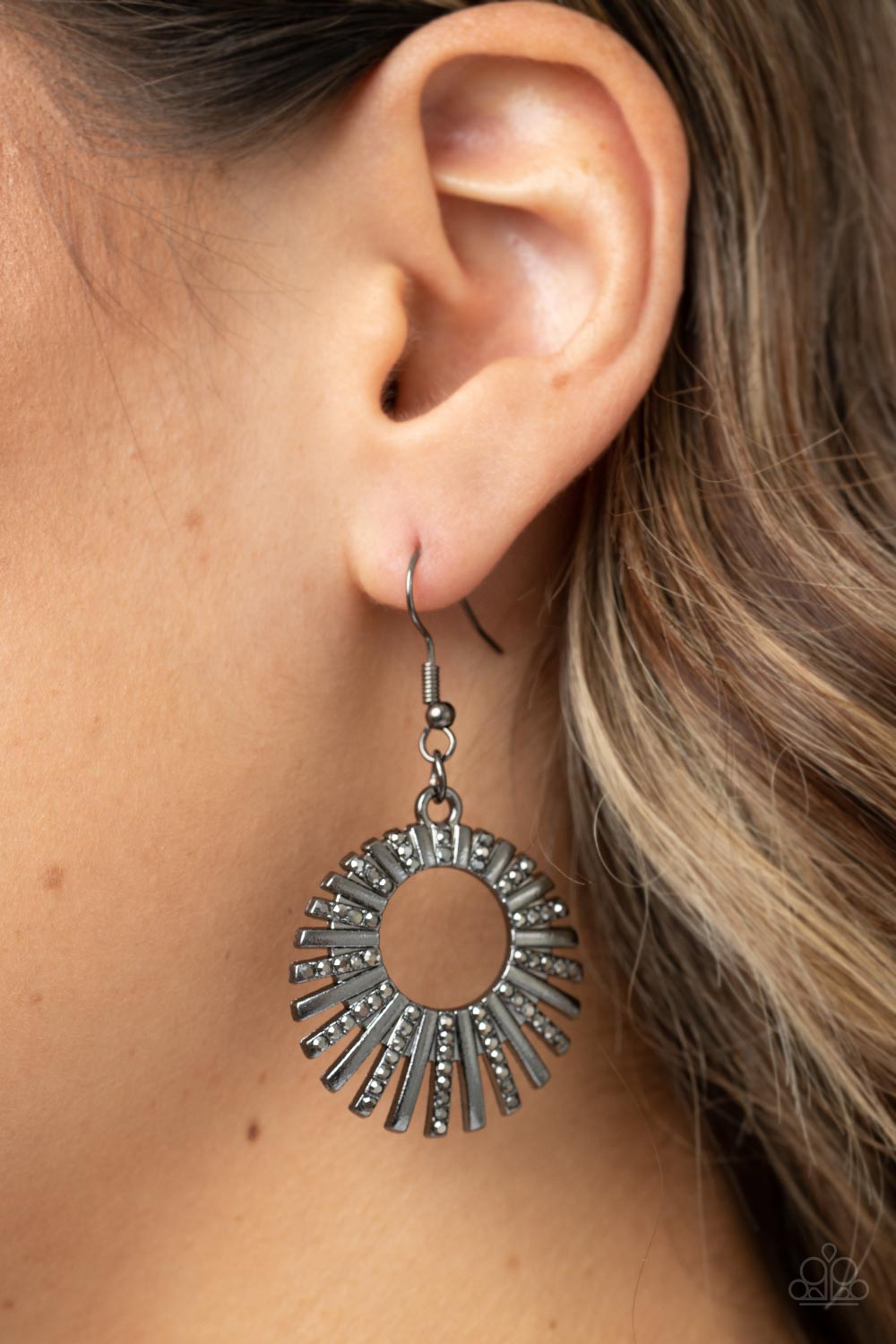 Paparazzi ♥ Rebel Resplendence - Black ♥  Earrings