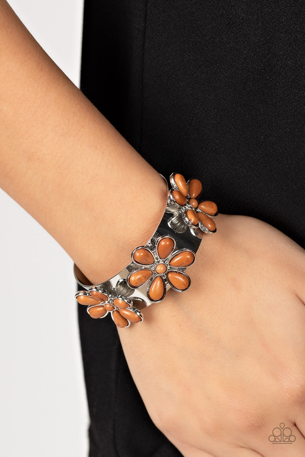 Paparazzi ♥ Desert Flower Patch - Brown ♥  Bracelet