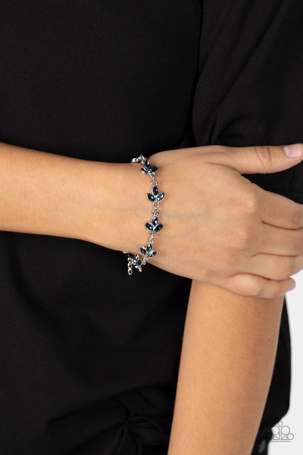 Paparazzi ♥ Gala Garland - Blue ♥  Bracelet