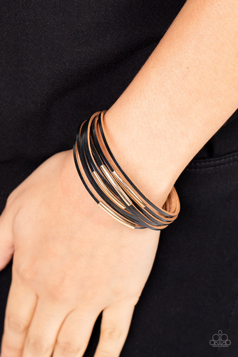Paparazzi ♥ Suburban Outing - Black ♥  Bracelet