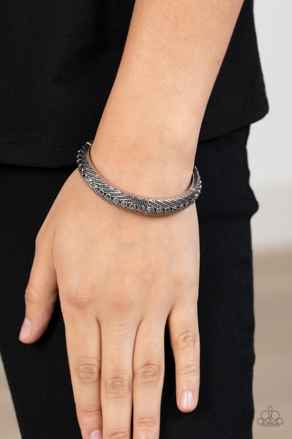 Paparazzi ♥ Risk-Taking Twinkle - Silver ♥  Bracelet