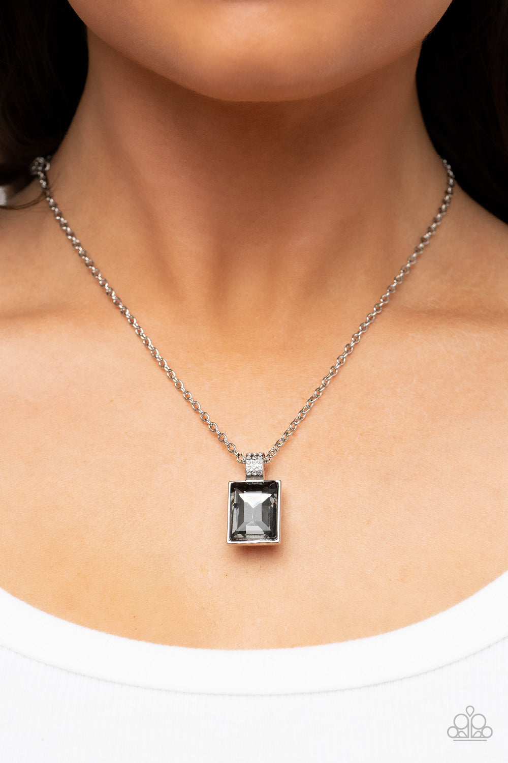 Paparazzi ♥ Understated Dazzle - Silver ♥  Necklace
