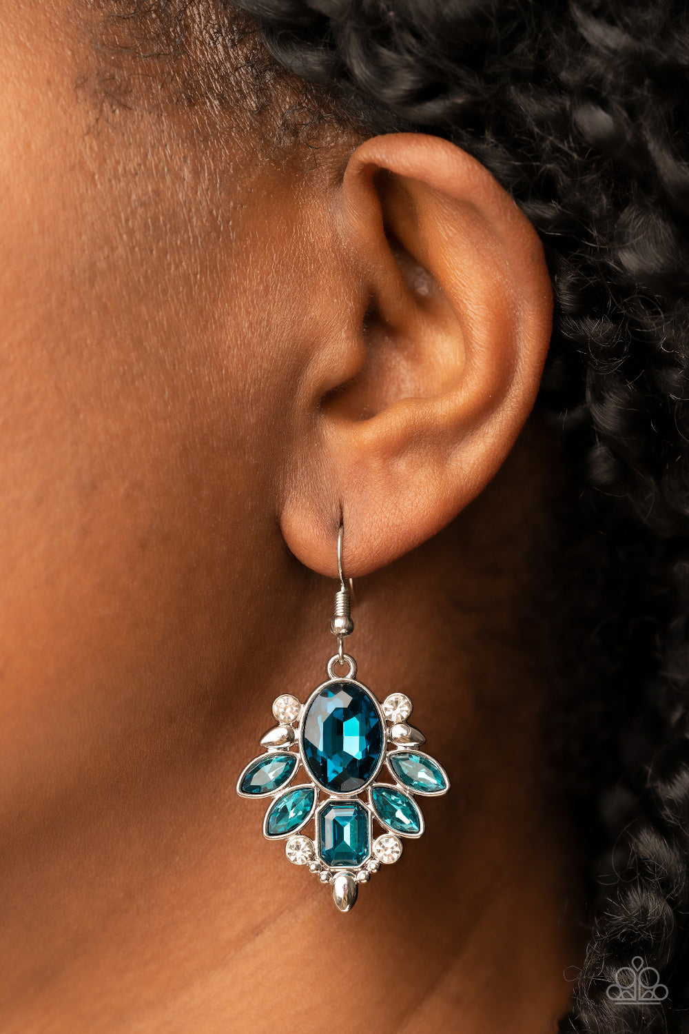 Paparazzi ♥ Glitzy Go-Getter - Blue ♥  Earrings