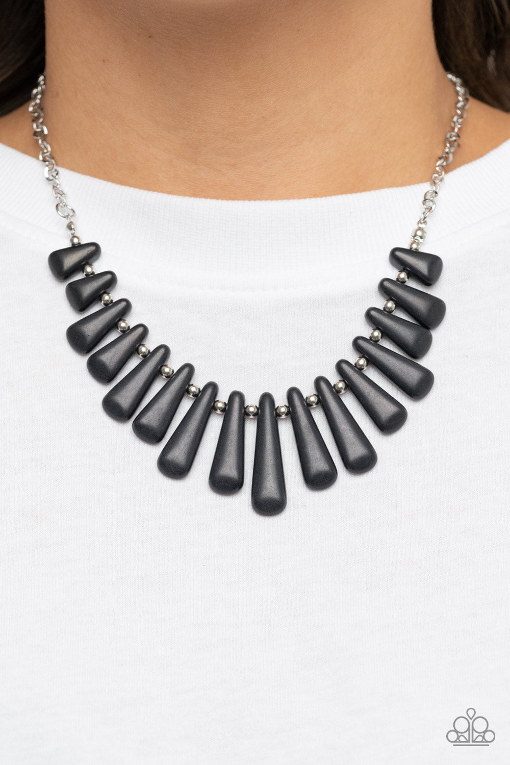 Paparazzi ♥ Mojave Empress - Black ♥  Necklace
