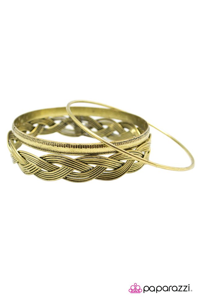 Paparazzi ♥ A BRAID New World - Brass ♥ Bracelet