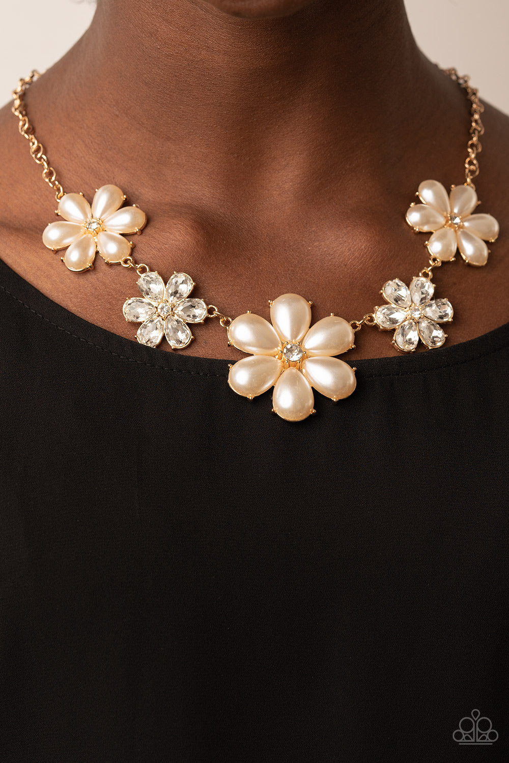 Paparazzi ♥ Fiercely Flowering - Gold ♥  Necklace