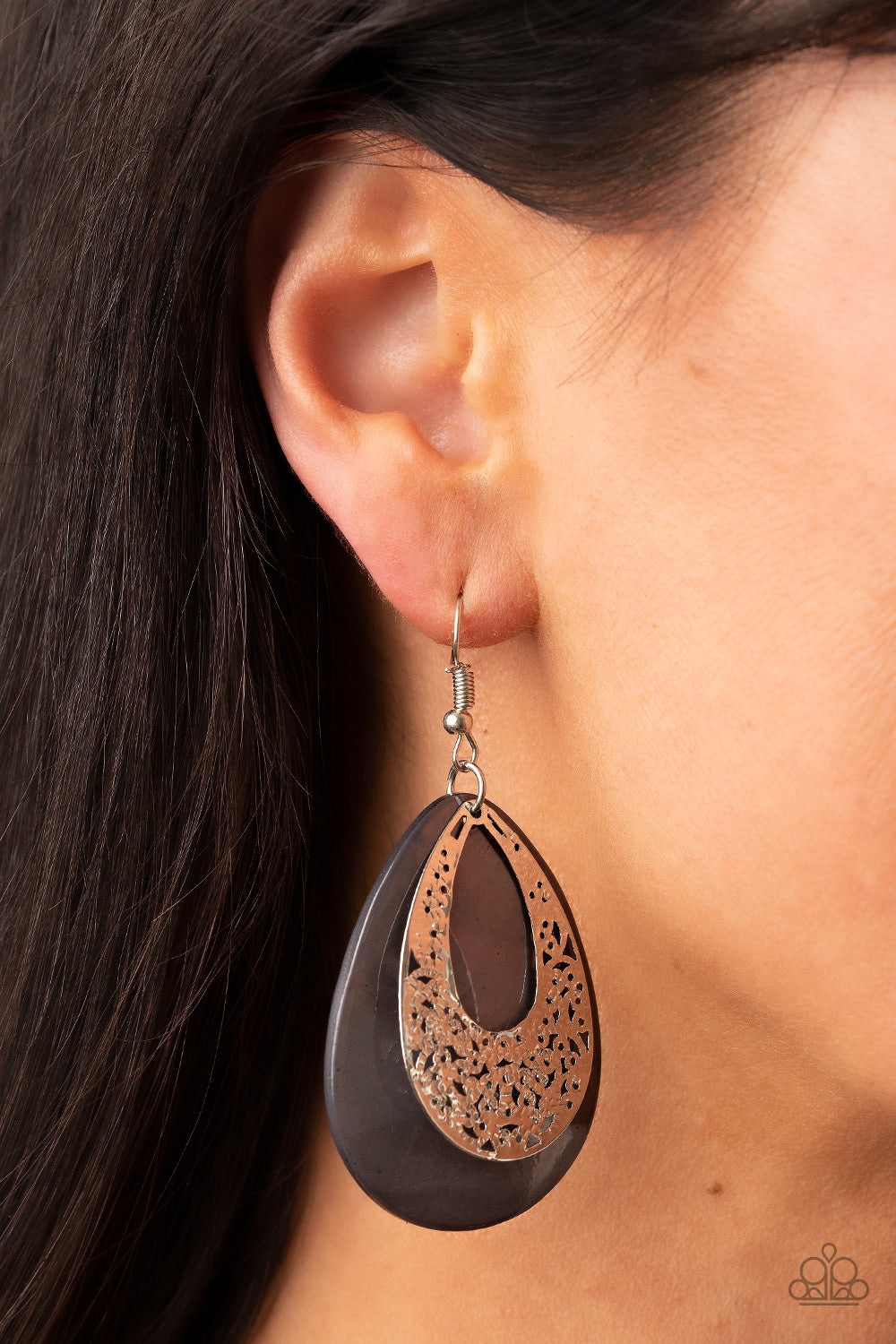 Paparazzi ♥ Bountiful Beaches - Silver ♥  Earrings