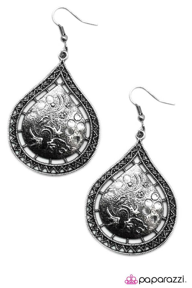 Paparazzi ♥ Morning Dew - White ♥ Earrings