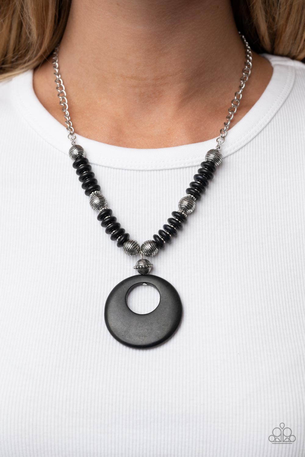 Paparazzi ♥ Oasis Goddess - Black ♥  Necklace