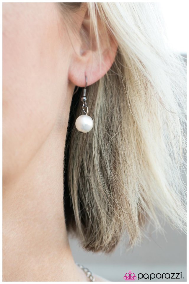 Paparazzi ♥ Victory March - White ♥ Necklace