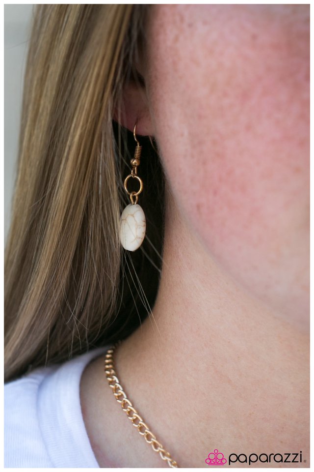 Paparazzi ♥ Skipping Stones - White ♥ Necklace