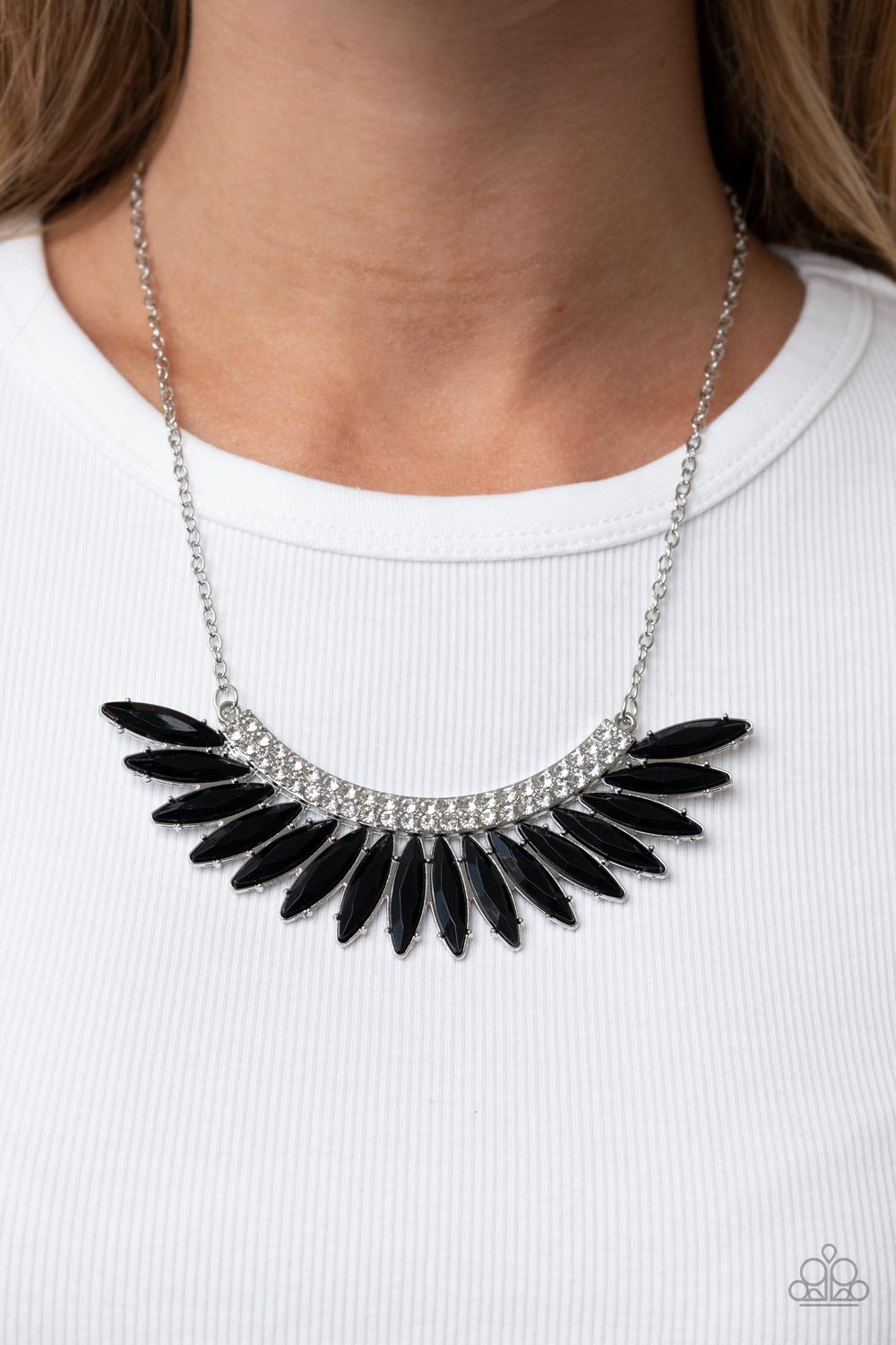 Paparazzi ♥ Flauntable Flamboyance - Black ♥  Necklace