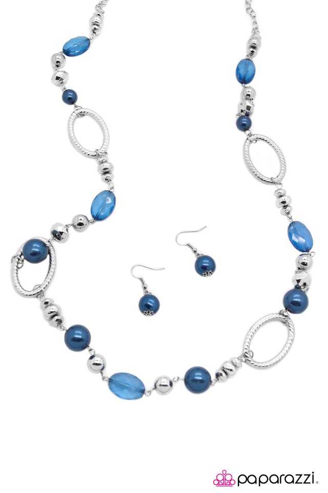 Paparazzi ♥ Celebrity - Blue ♥ Necklace