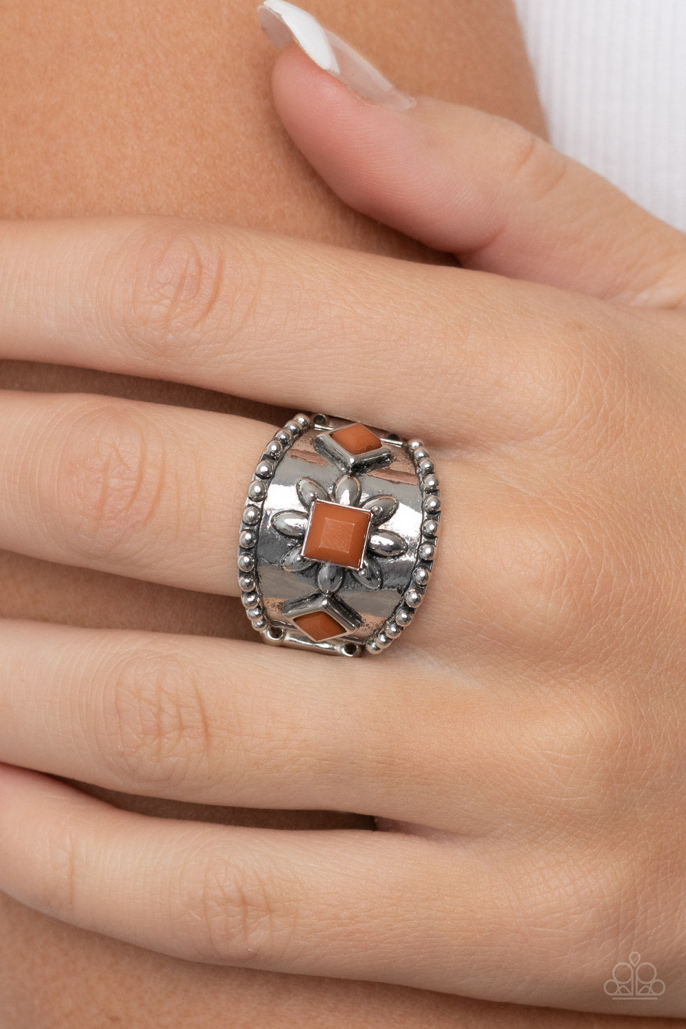 Paparazzi ♥ Daisy Diviner - Brown ♥  Ring