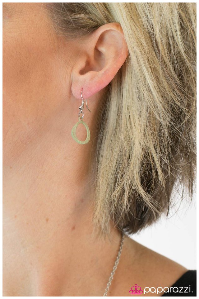 Paparazzi ♥ Bound For Glory - Green ♥ Necklace