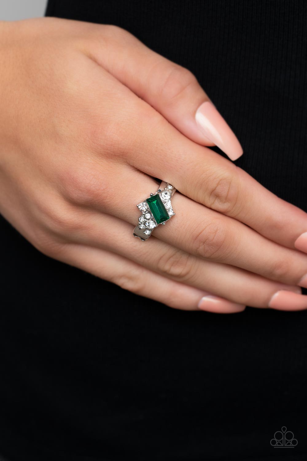 Paparazzi ♥ Tip the Balance - Green ♥  Ring