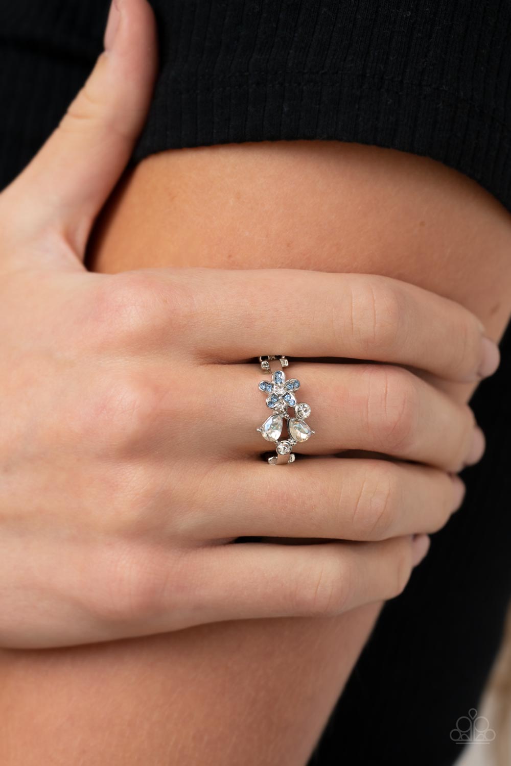 Paparazzi ♥ Enchanting Efflorescence - Blue ♥  Ring