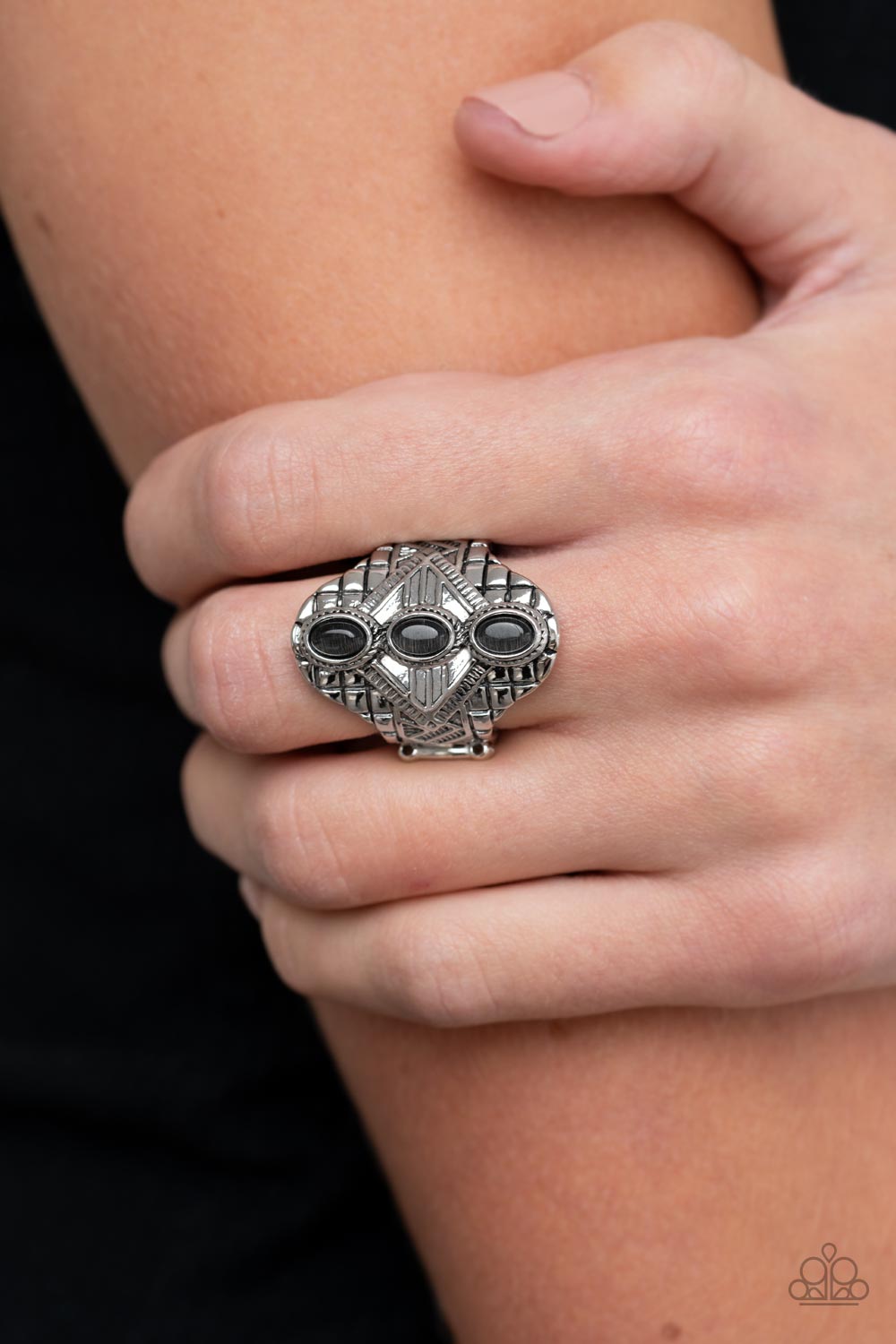 Paparazzi ♥ Eye-Catching Cats Eye - Black ♥  Ring