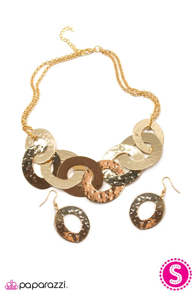 Paparazzi ♥ Wonderfully Wicked - Gold ♥ Necklace