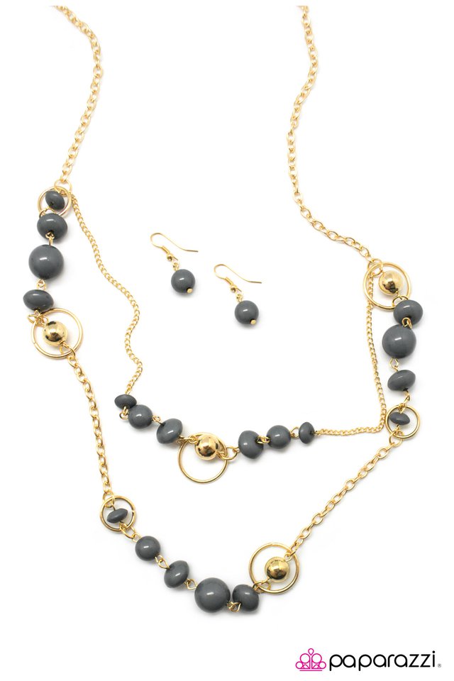 Paparazzi ♥ Outlier - Gold ♥ Necklace