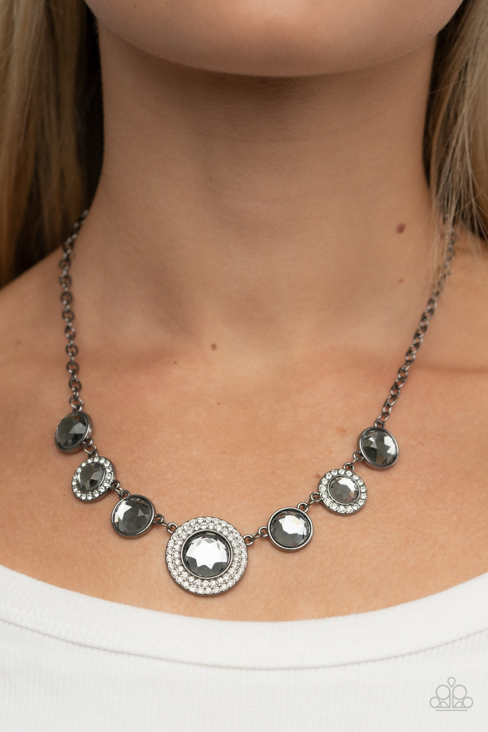 Paparazzi ♥ Extravagant Extravaganza - Black ♥  Necklace