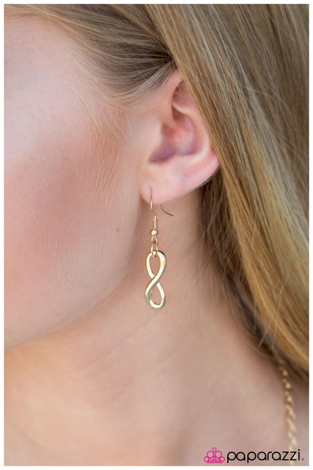 Paparazzi ♥ Limitless - Gold ♥ Necklace