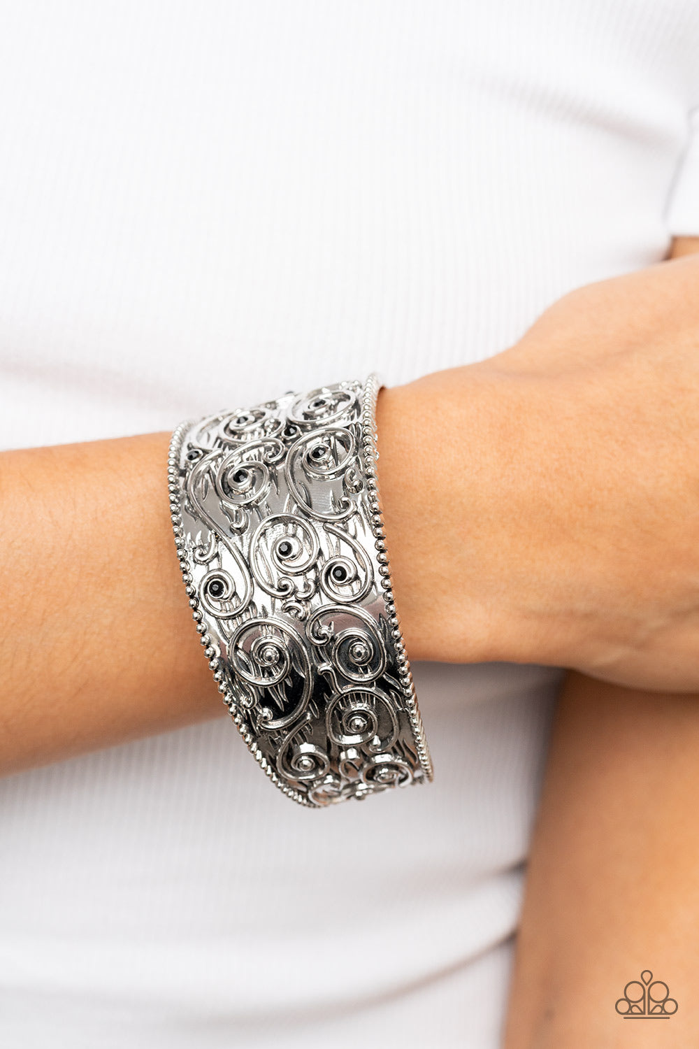 Paparazzi ♥ Billowy Beam - Black ♥  Bracelet