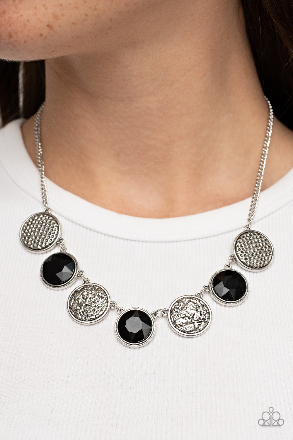 Paparazzi ♥ Urban Elite - Black ♥  Necklace