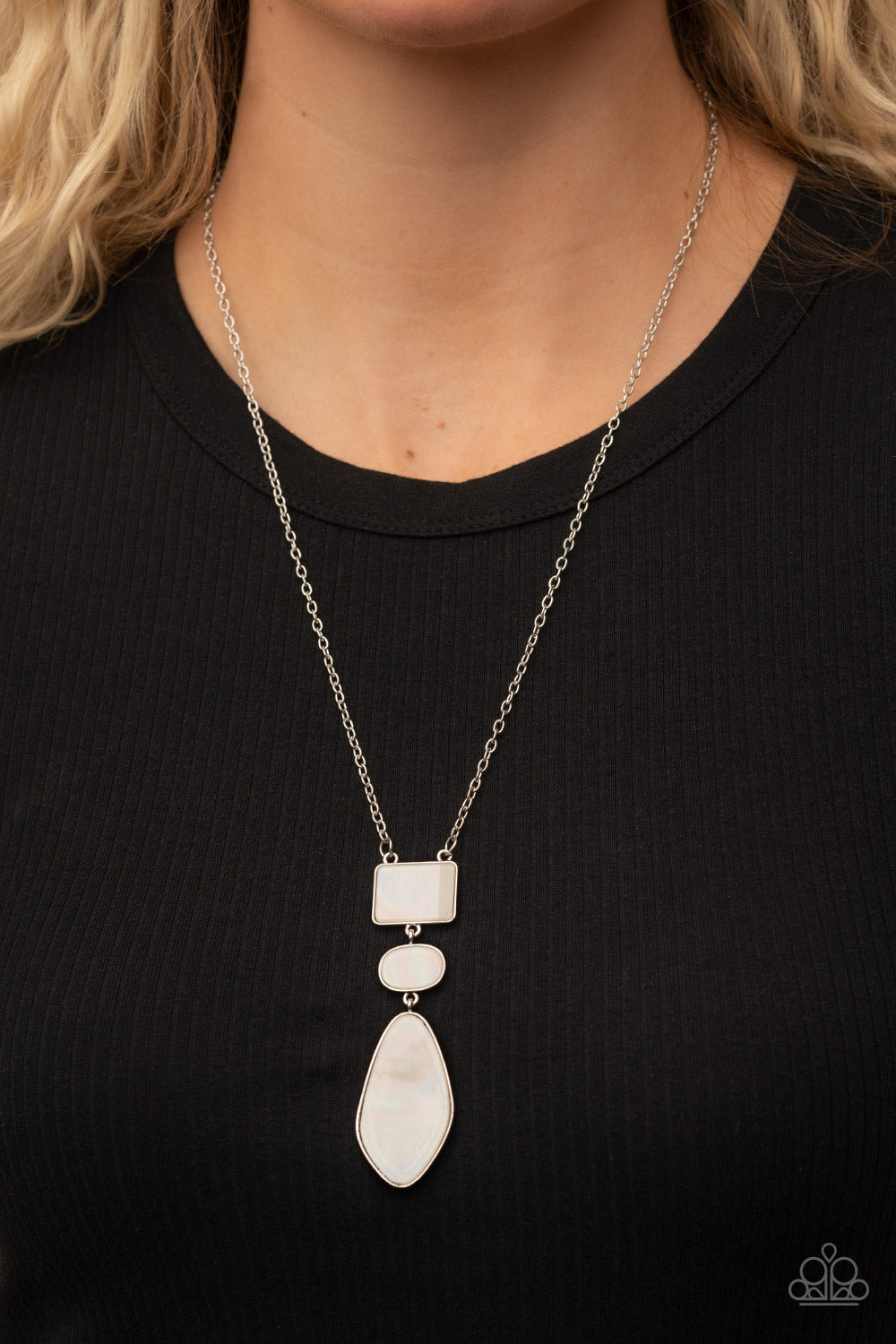 Paparazzi ♥ Hidden Cove - White ♥  Necklace