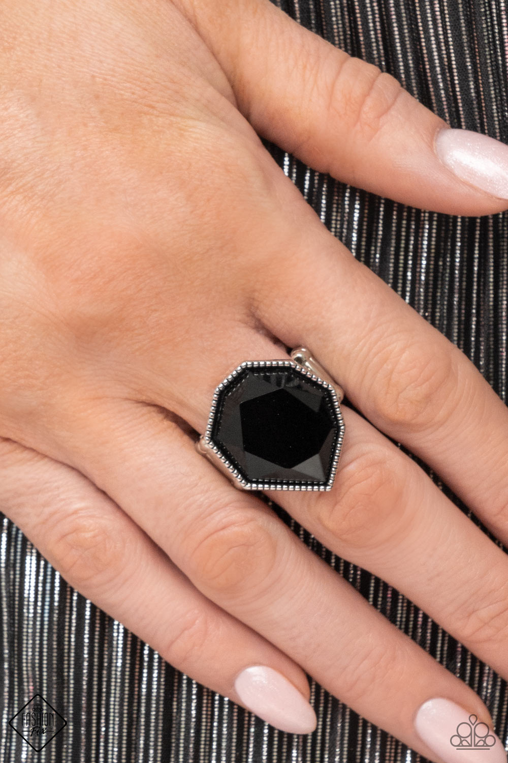 Paparazzi ♥ Dynamically Defaced - Black ♥  Ring