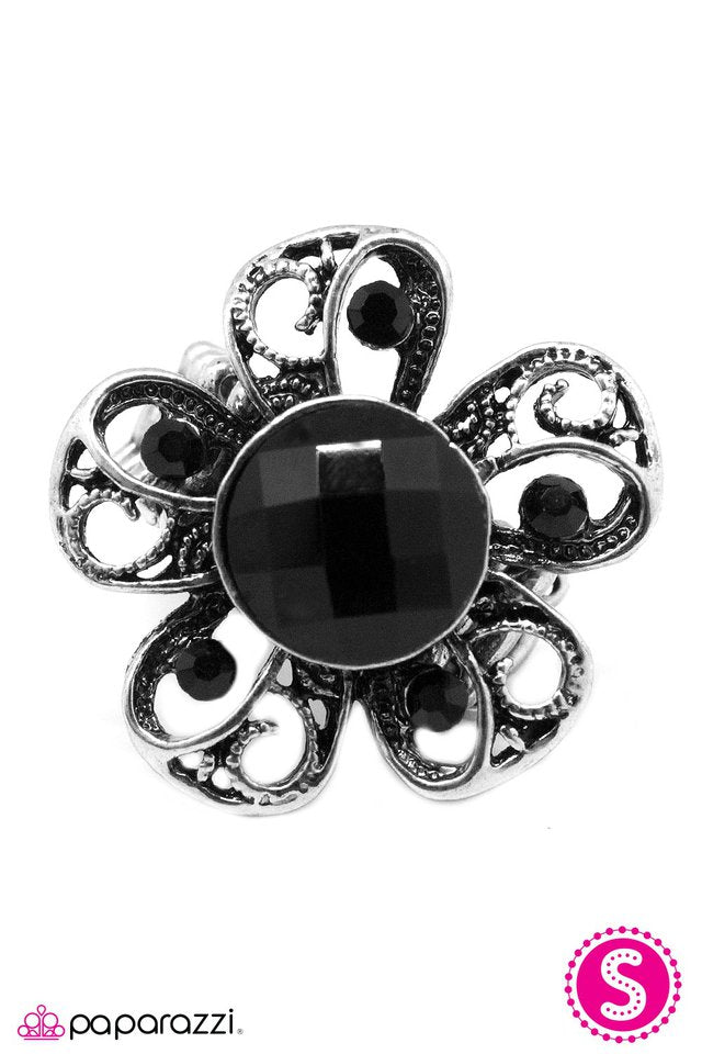 Paparazzi ♥ All That Glam - Black ♥ Ring