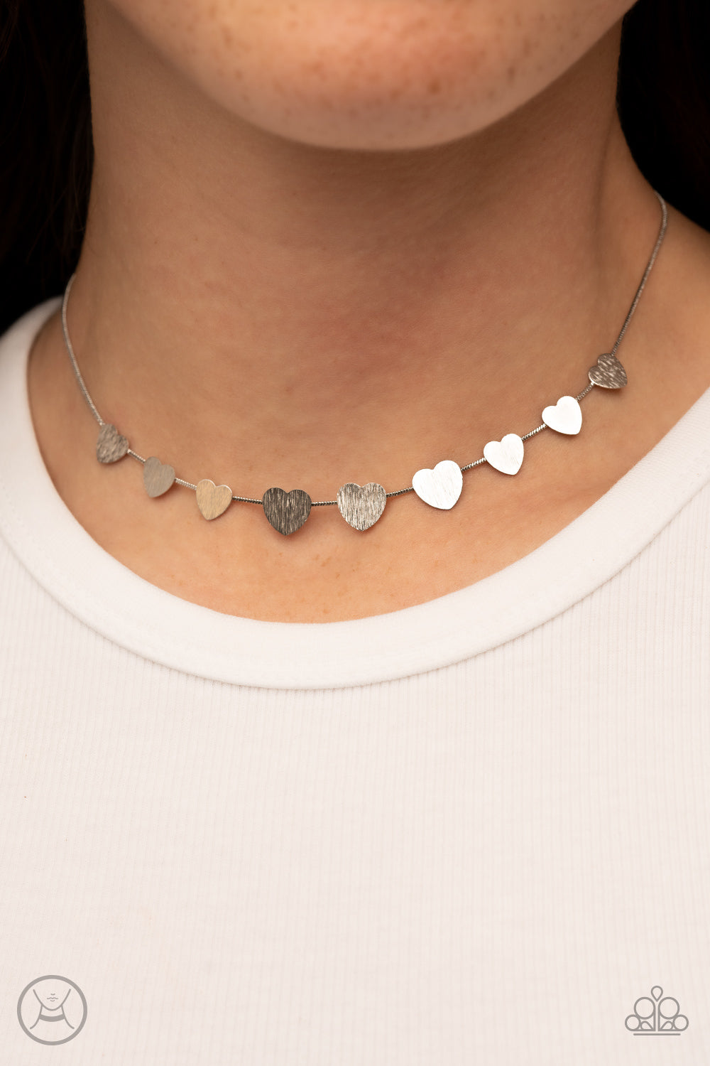 Paparazzi ♥ Dainty Desire - Silver ♥  Necklace