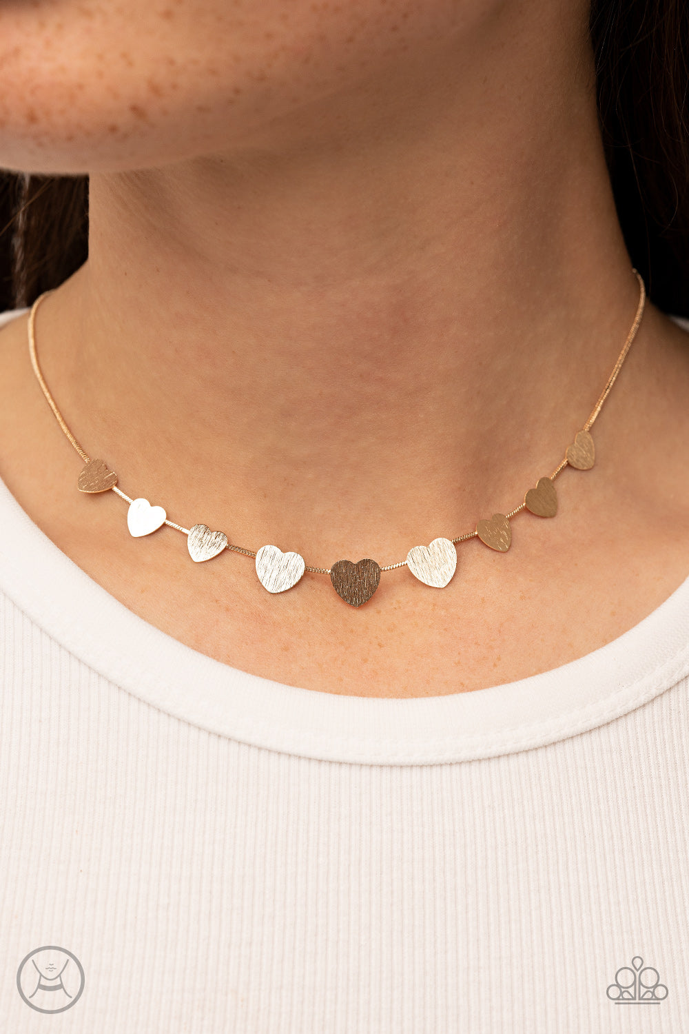 Paparazzi ♥ Dainty Desire - Gold ♥  Necklace