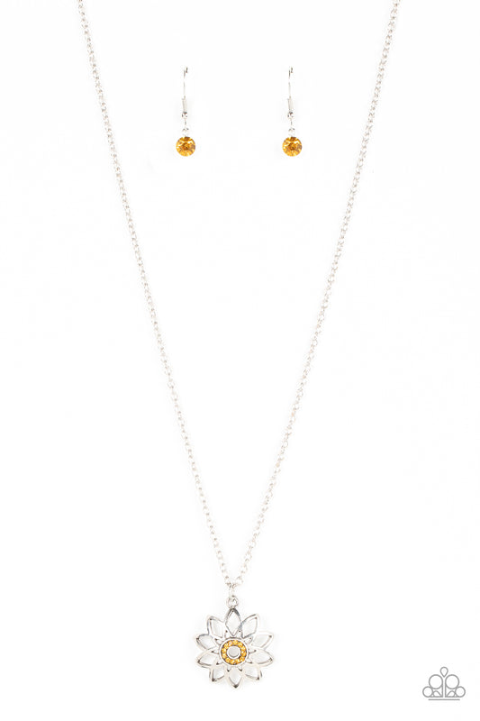 farmstead-fairytale-yellow-p2se-ywxx-213xx