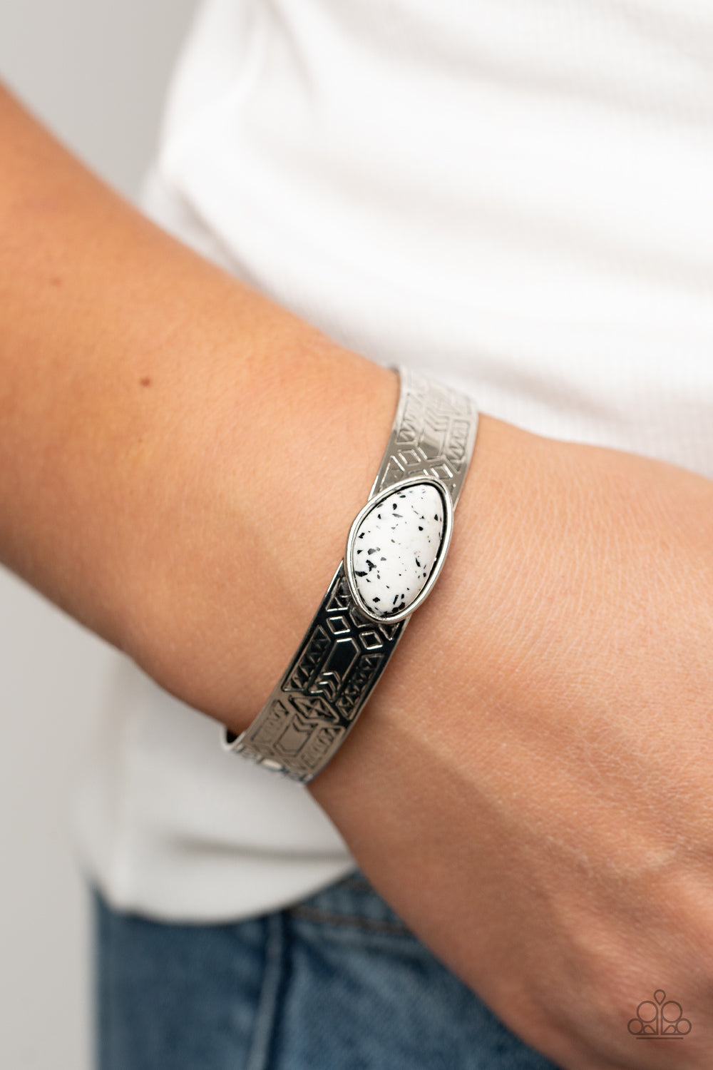 Paparazzi ♥ Gobi Glyphs - White ♥  Bracelet