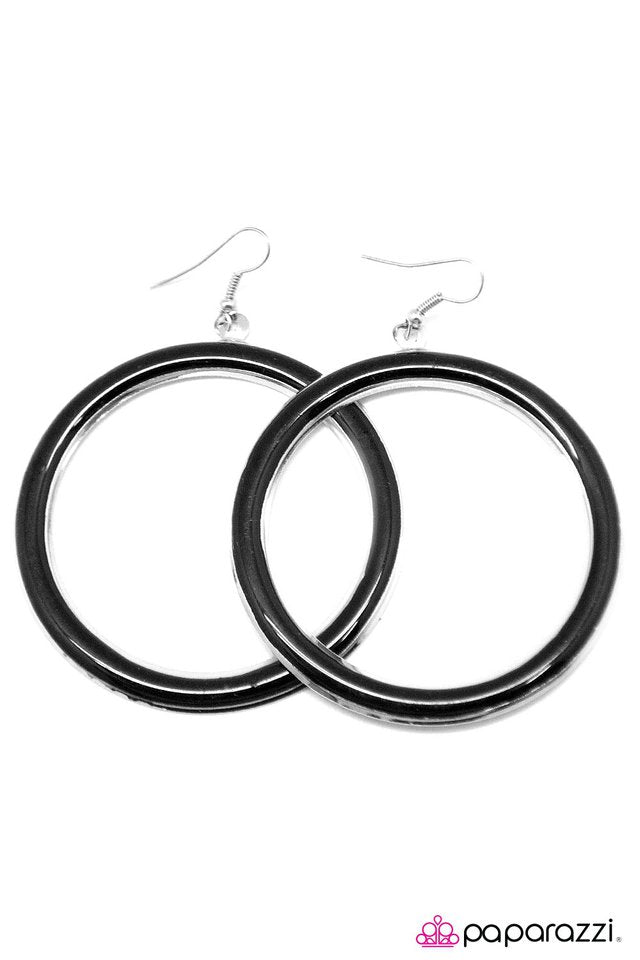 Paparazzi ♥ Tiny Hula Dancer - Black ♥ Earrings