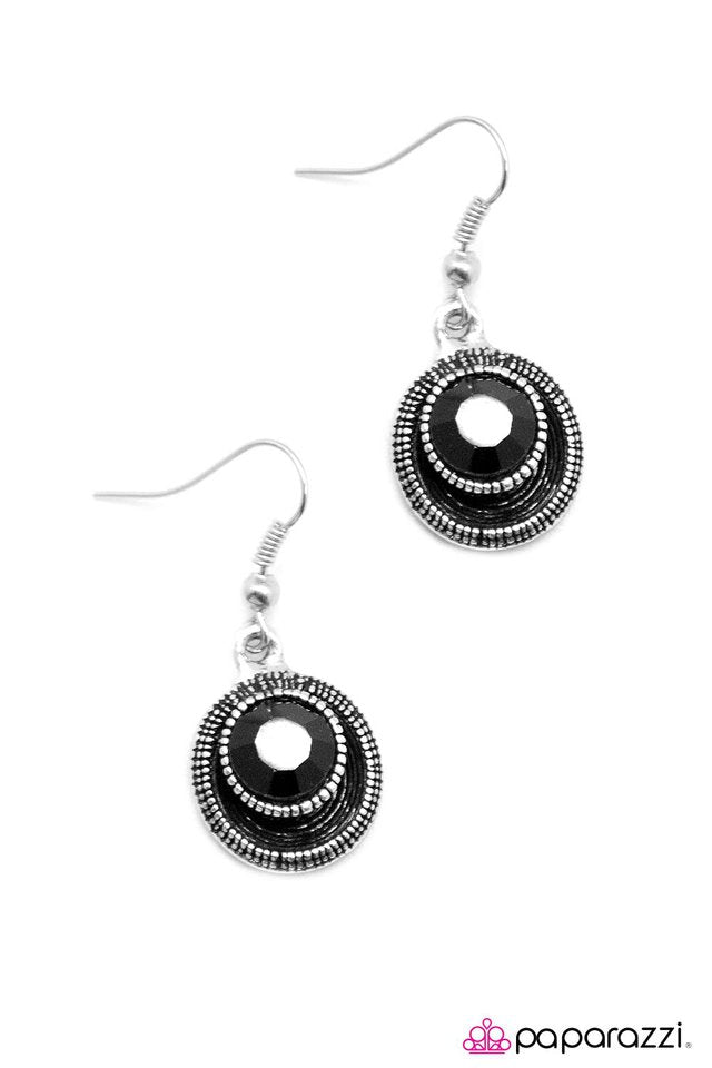 Paparazzi ♥ Rodeo Queen - Black ♥ Earrings