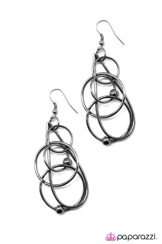 Paparazzi ♥ You Better Shape Up - Black ♥ Earrings