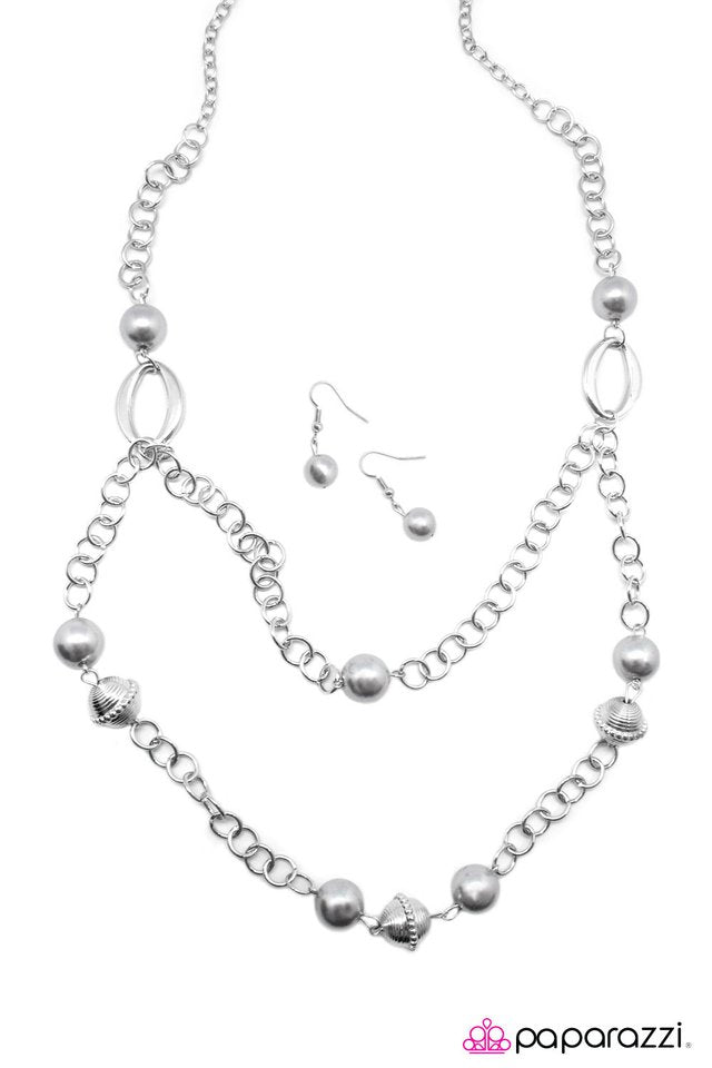 Paparazzi ♥ Go Down In History - Silver ♥ Necklace