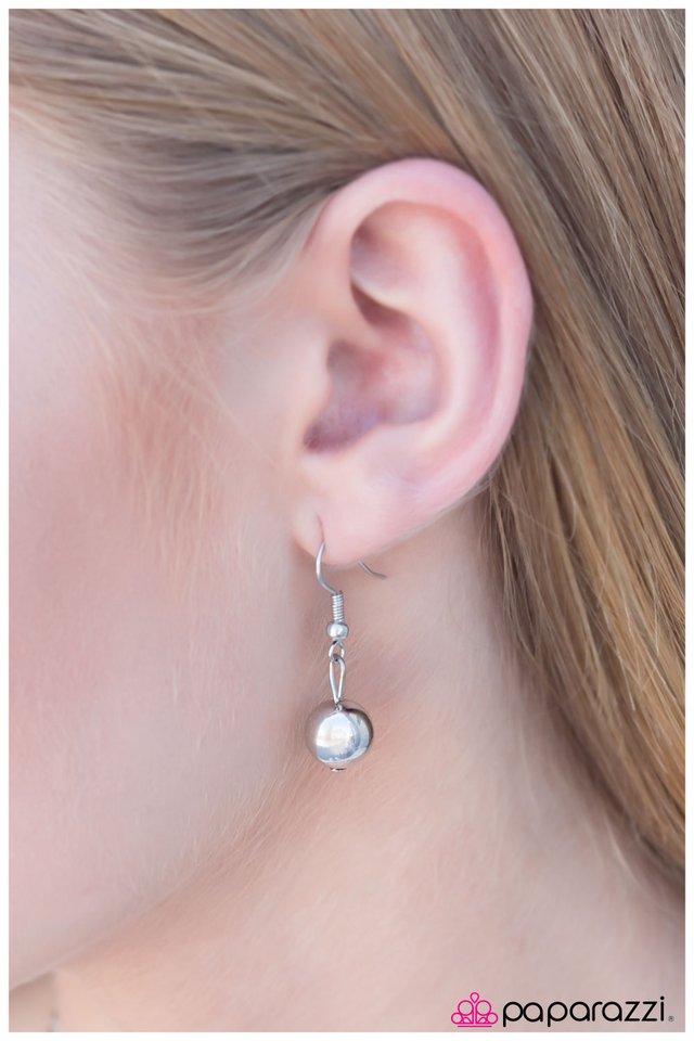 Paparazzi ♥ Life In The Big City - Silver ♥ Necklace