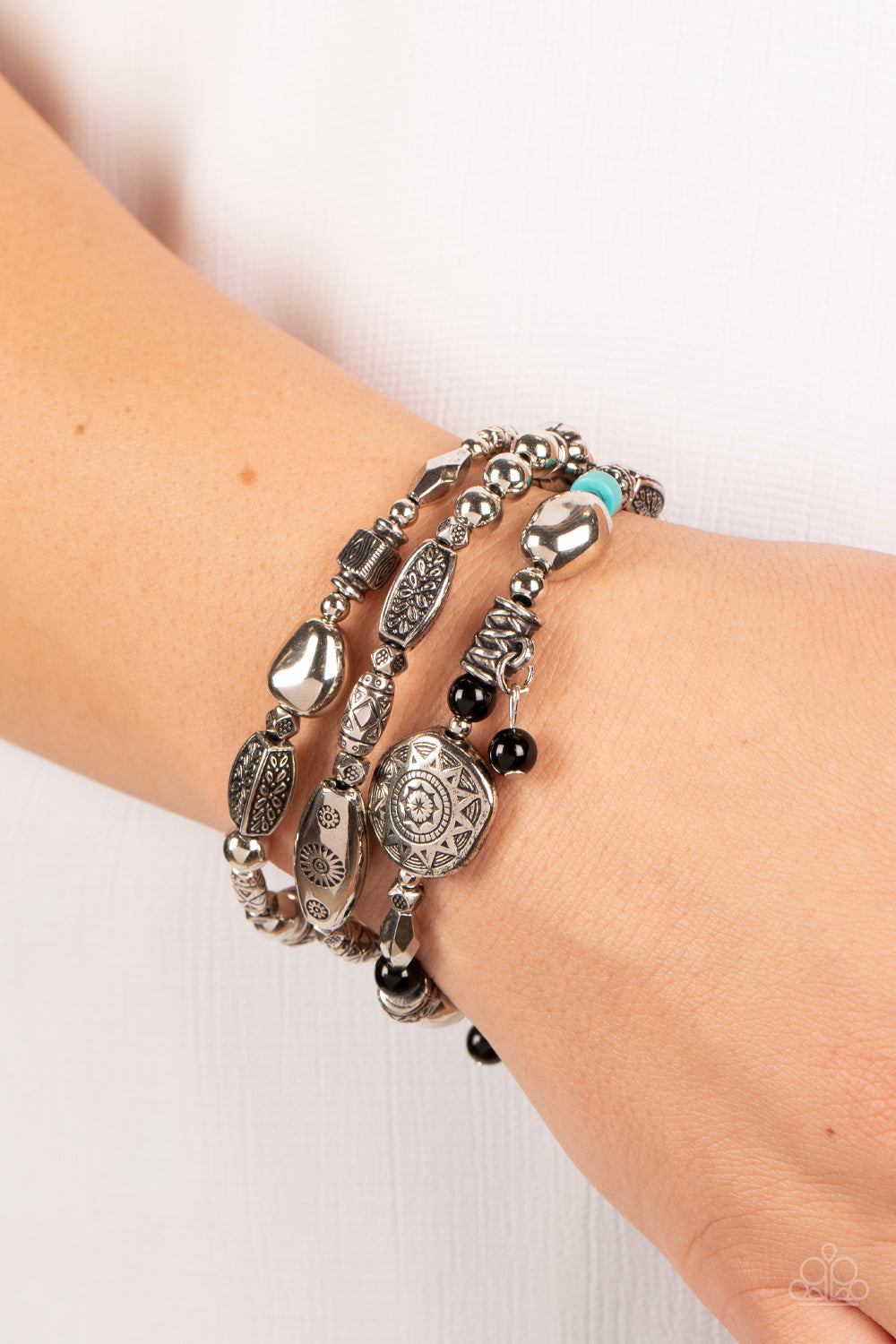 Paparazzi ♥ Western Quest - Black ♥  Bracelet