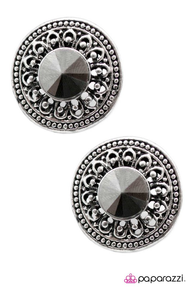 Paparazzi ♥ Next Top Model - Silver ♥ Earrings