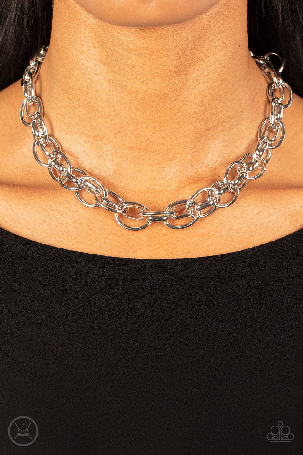 Paparazzi ♥ Tough Crowd - Silver ♥  Necklace